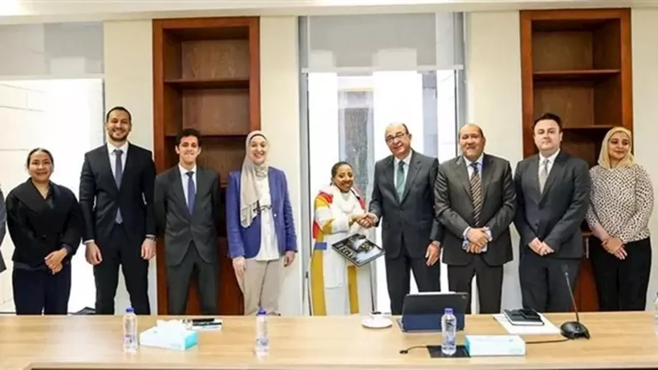 وزارة التخطيط تبحث مع بعثة صندوق الاستثمار الأخضر سبل دعم التحول المشترك